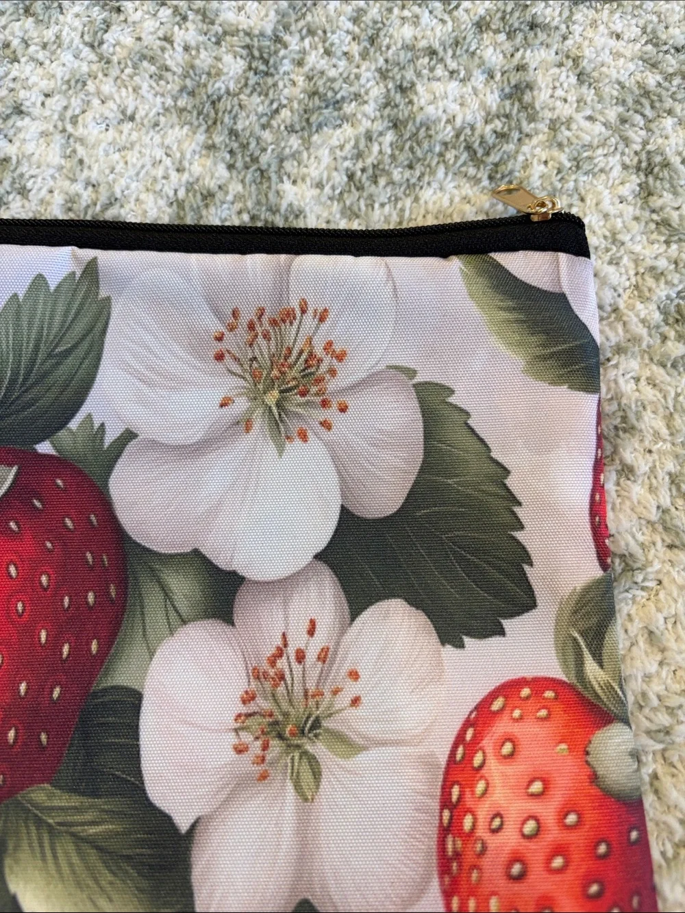 Strawberry Garden Floral Cosmetic Travel Bag Zip Pouch NWT 9x7.25”